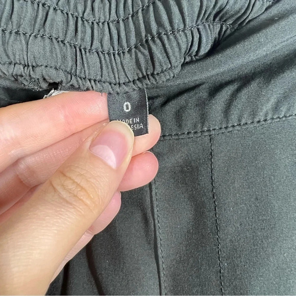 Athleta Grey Chelsea Cargo Pants - Picture 5 of 9